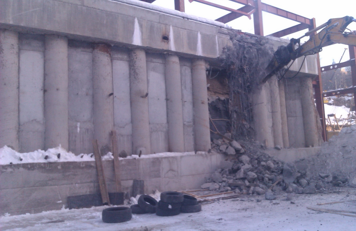 ТОВ «Автогран» - Демонтаж подпорной стены НСК «Олимпийский»