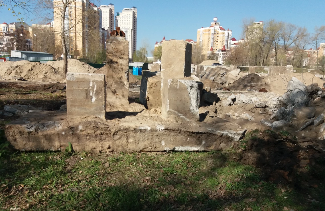 ТОВ «Автогран» - Демонтаж старой сцены и трибун в Парке Наталка в Киеве