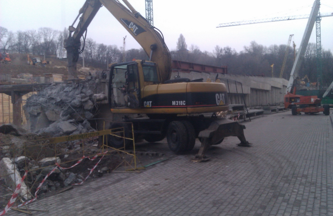 ТОВ «Автогран» - Демонтаж подпорной стены НСК «Олимпийский»